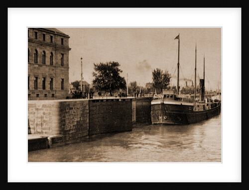 Entering Poe Lock, Sault Ste. Marie by Anonymous