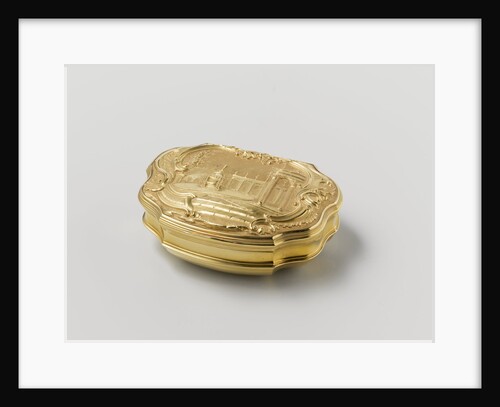 Snuff box of gold, adorned with driven representation of a fountain in a garden by Jean Saint