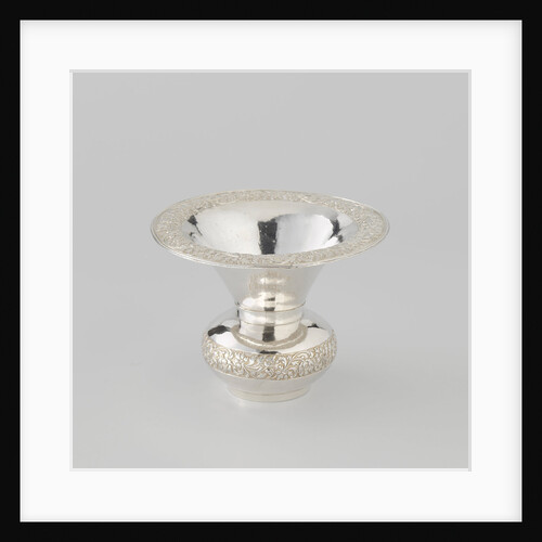 Spittoon silver with chased flowers and leaves by Anonymous