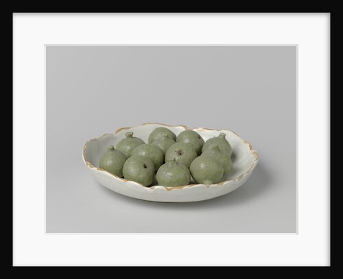 Dish with scalloped edge and twelve figs imposed by Arie Blankers