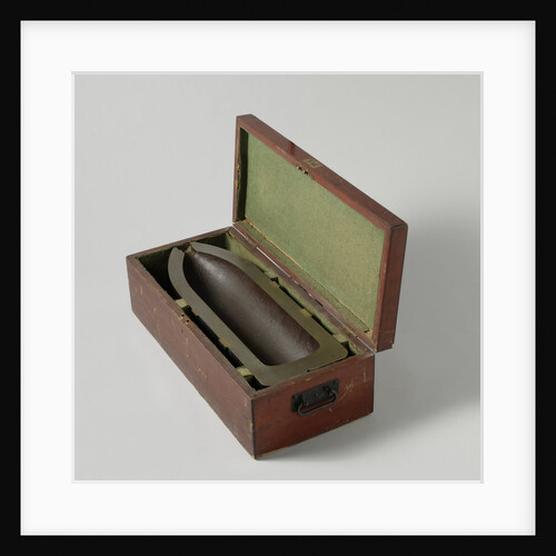 23 cm Garnet in wooden box by William Armstrong & Co.