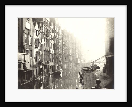 The Kolkje and Oudezijdsachterburgwal in Amsterdam by George Hendrik Breitner