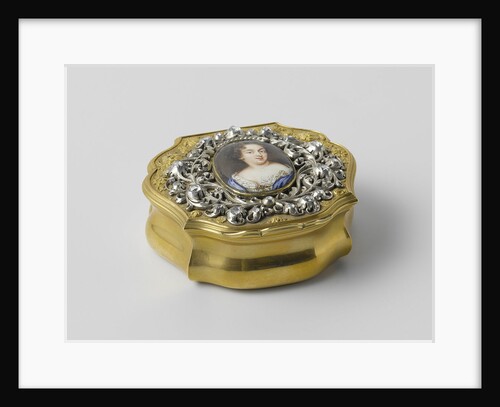 Snuffbox with a breast ornament with a portrait of Queen Mary, Henri La Pierre by Anonymous