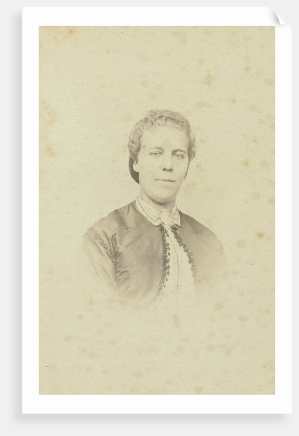 Bust of a woman, the bodice of her gown has bolero model by G. Hoogwinkel Jr