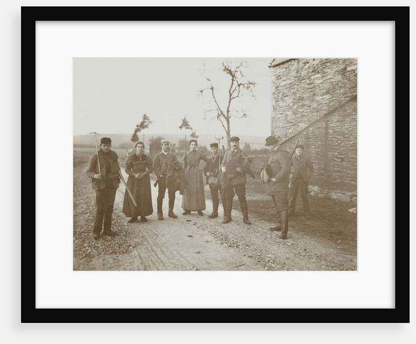 Group portrait of hunters and helpers, including a shot wild boar (third from right Henry Pauw van Wieldrecht) by Henry Pauw van Wieldrecht