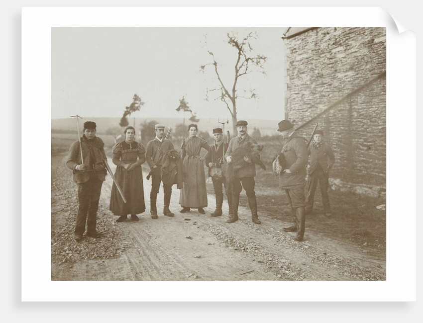 Group portrait of hunters and helpers, including a shot wild boar (third from right Henry Pauw van Wieldrecht) by Henry Pauw van Wieldrecht