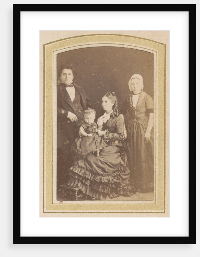 Photo album of a Dutch family with 168 cartes-de-visite and cabinet pictures by C.W. Bauer