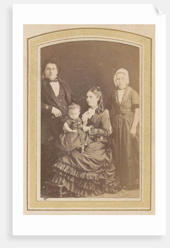 Photo album of a Dutch family with 168 cartes-de-visite and cabinet pictures by C.W. Bauer