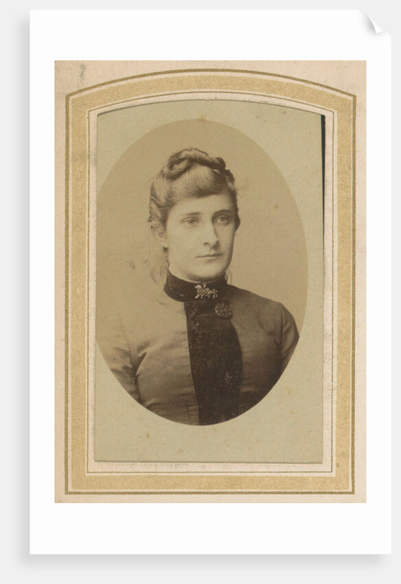 Photo album of a Dutch family with 168 cartes-de-visite and cabinet pictures by J.H. van der Laag