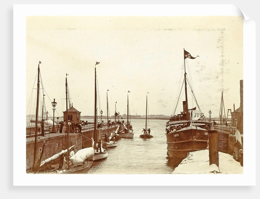 Family Album including pictures of Wijnhandel Kraaij & Co. Bordeaux Amsterdam by Anonymous