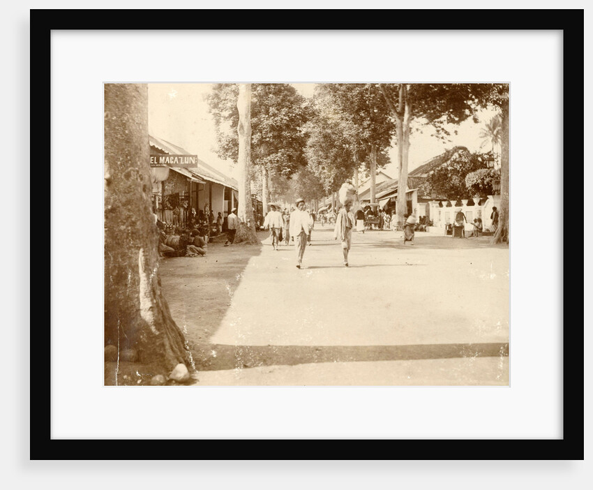 Street scene in the Dutch East Indies with passersby and shops by Anonymous