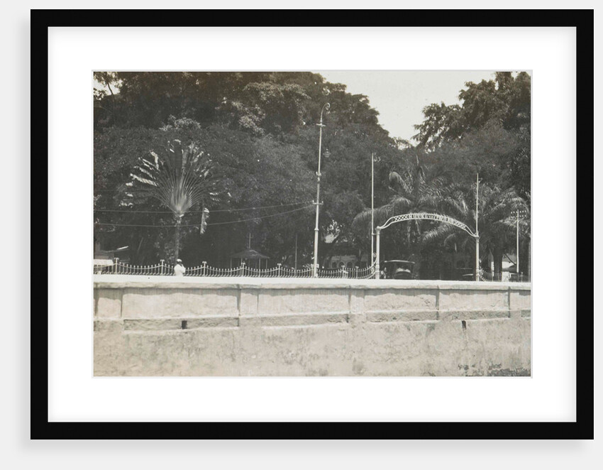Batavia, Indonesia entrance Hotel des Indes by Anonymous