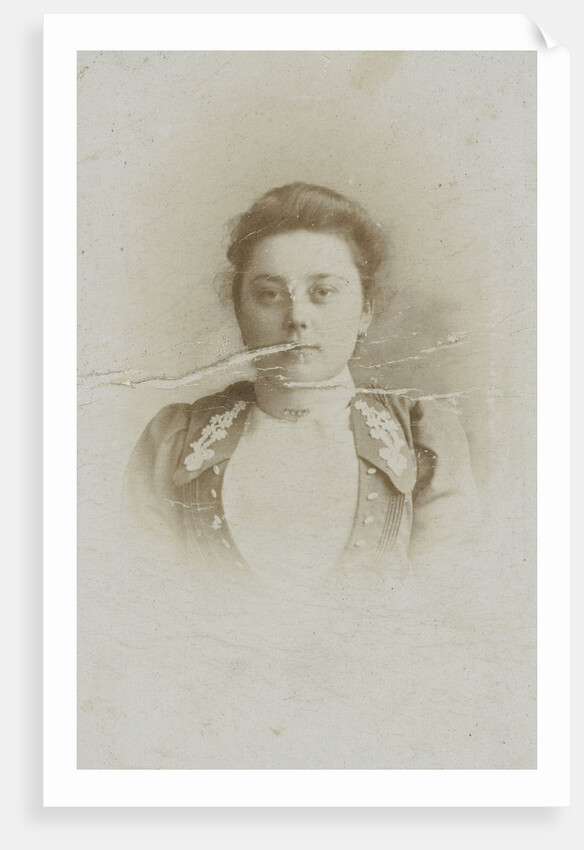 Studio Portrait of woman, bust by Josephus Hendrikus Petrus Coppens