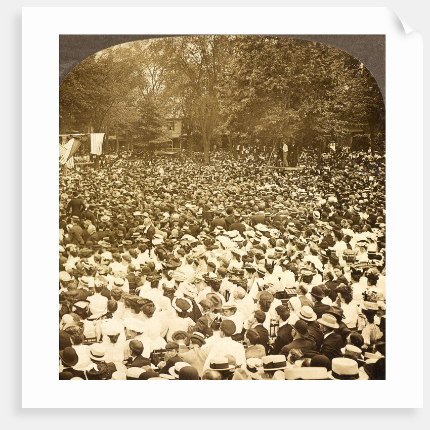 The surging throng listening to address of President Roosevelt on River Commons, Wilkes-Barre, Pa., Aug. 10, 1905., USA by Anonymous