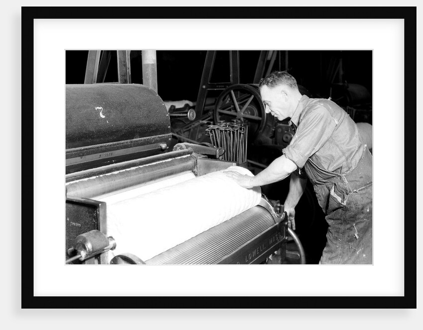 Manchester, New Hampshire - Textiles. Pacific Mills. Finisher Lapper (Front end) by Lewis Hine