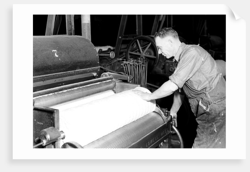Manchester, New Hampshire - Textiles. Pacific Mills. Finisher Lapper (Front end) by Lewis Hine