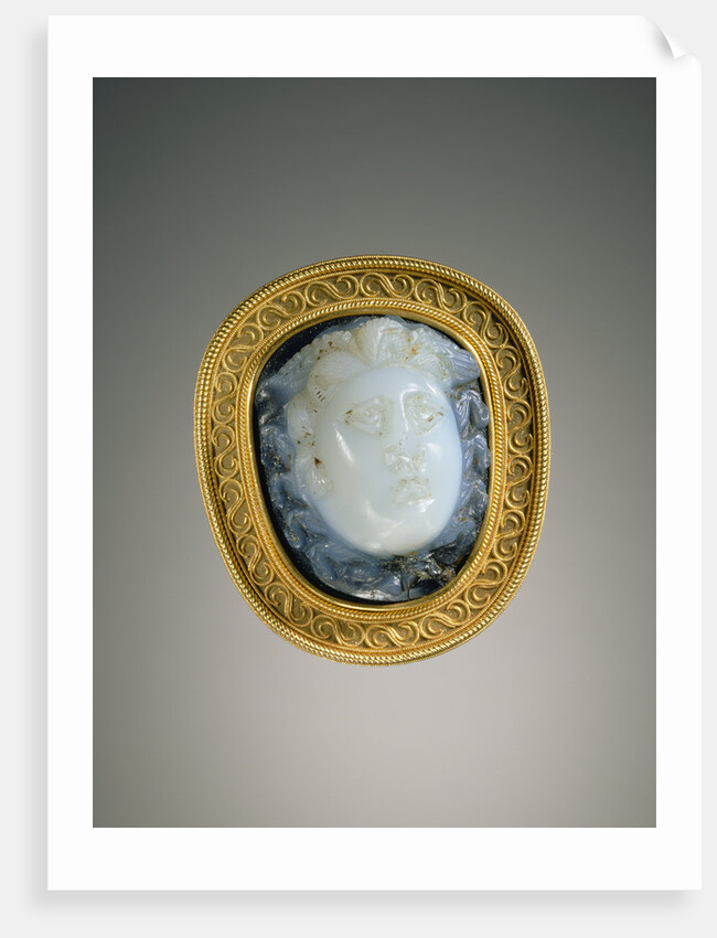 Cameo gem set into a mount by Gem Anonymous