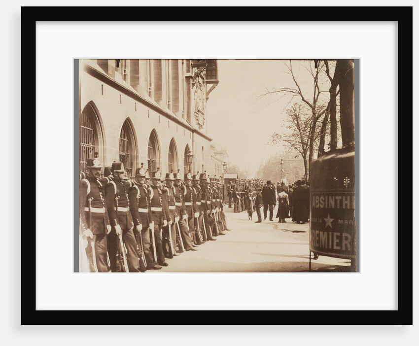 Gardes Républicains devant le Palais de Justice (Republican Guards in front of the Palais de Justice) by Eugène Atget
