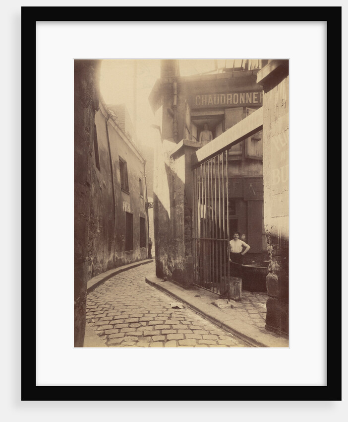Entrée du passage de la Réunion, 1 et 3 Rue du Maure, 3° arrondissement by Eugène Atget