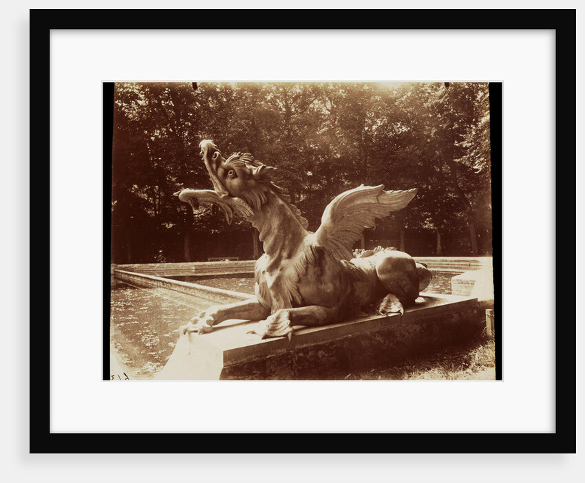 Grand Trianon, Dragon par Hardy by Eugène Atget