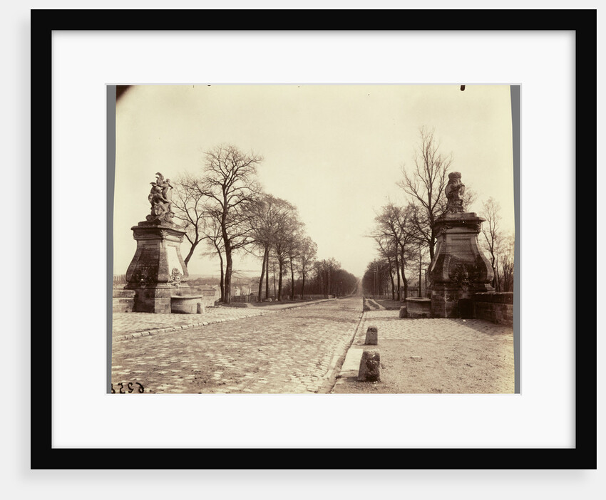 Juvisy, les belles fontaines by Eugène Atget