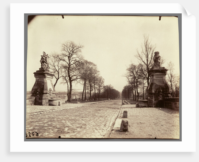 Juvisy, les belles fontaines by Eugène Atget