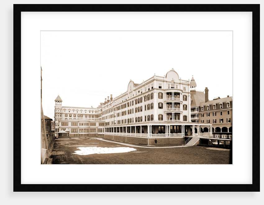 Hotel Traymore, Atlantic City by Anonymous