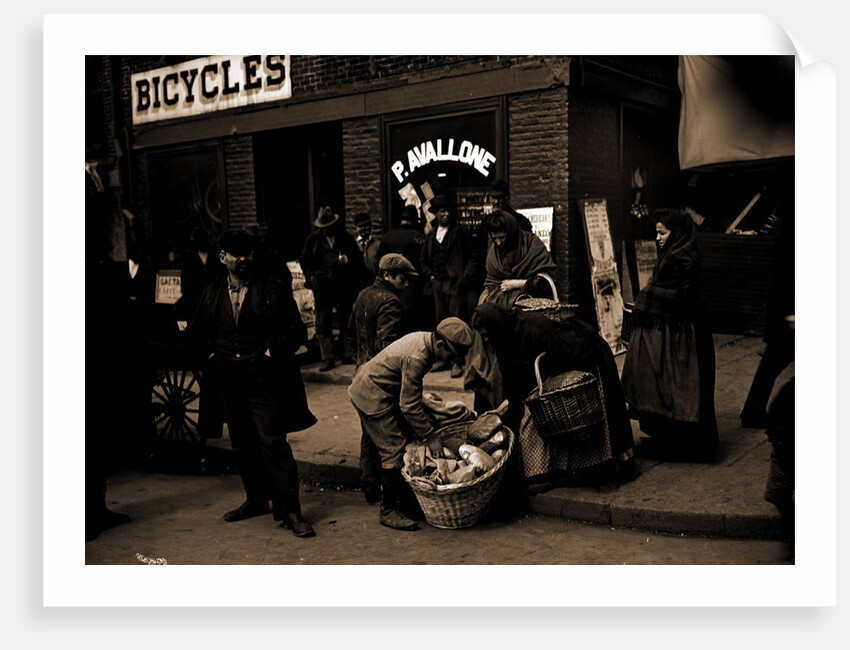 Italian bread peddlers, Mulberry St by Anonymous