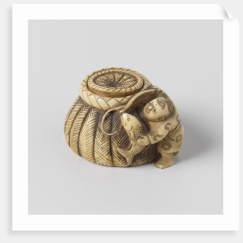Netsuke, Representation of a combination with fruit. On one of the pulses is a ladybug and a tomato is an inscription by Anonymous
