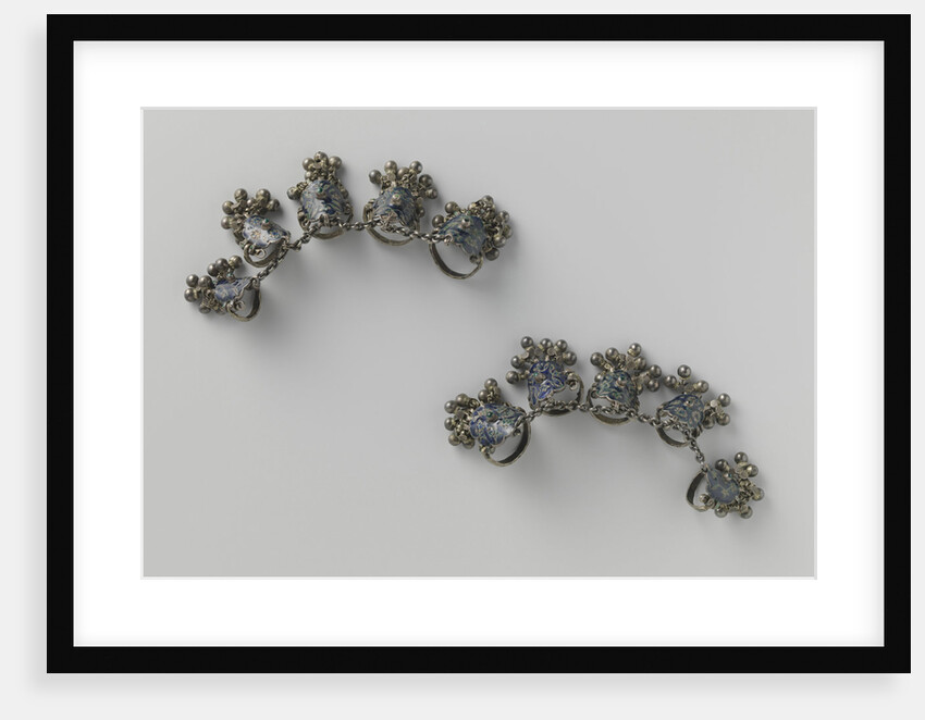 Toe jewelery by Anonymous