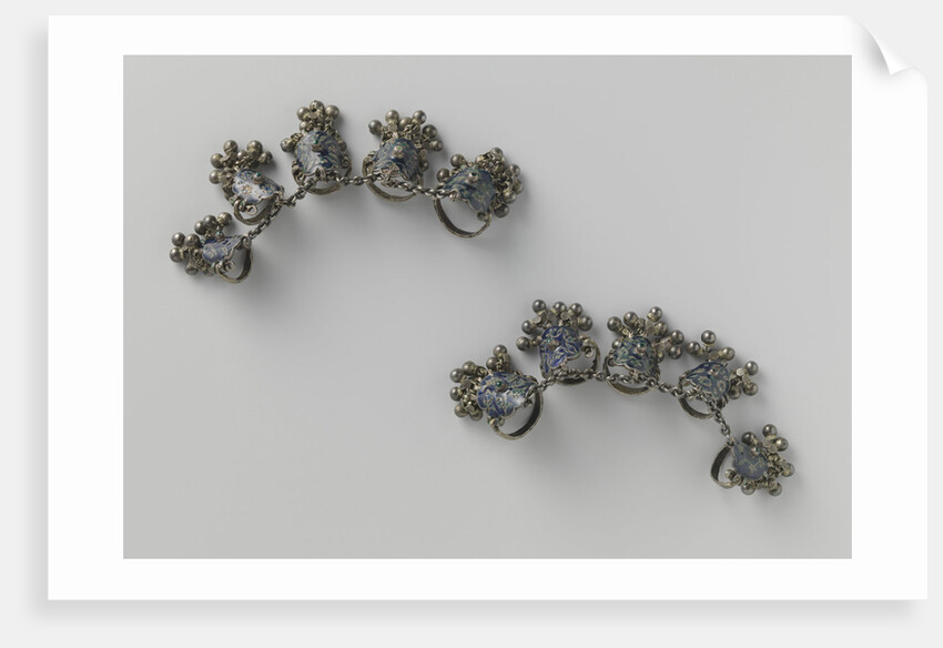 Toe jewelery by Anonymous