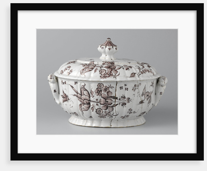 Terrine with lid, painted with flower sprays, flying birds and stray branches by Anonymous