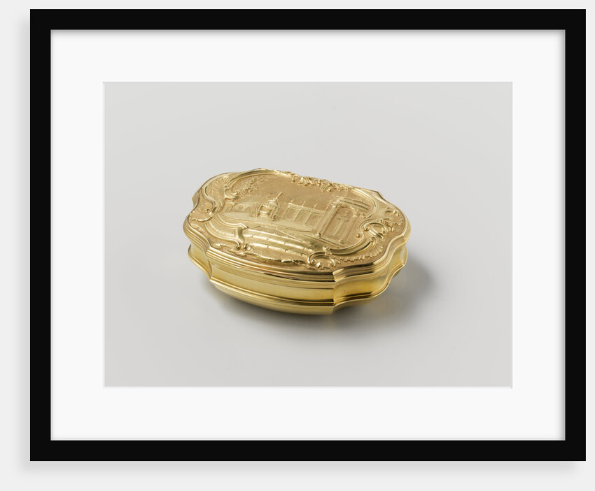 Snuff box of gold, adorned with driven representation of a fountain in a garden by Jean Saint