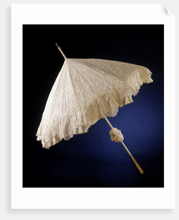 Parasol with deck of needle lace, point de gaze de Bruxelles, lined with crepe georgette by Anonymous