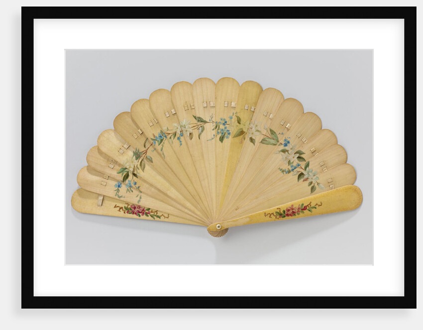 Brisé fan of wood, partially painted with flowers and fully varnished by Gijs Bosch Reitz