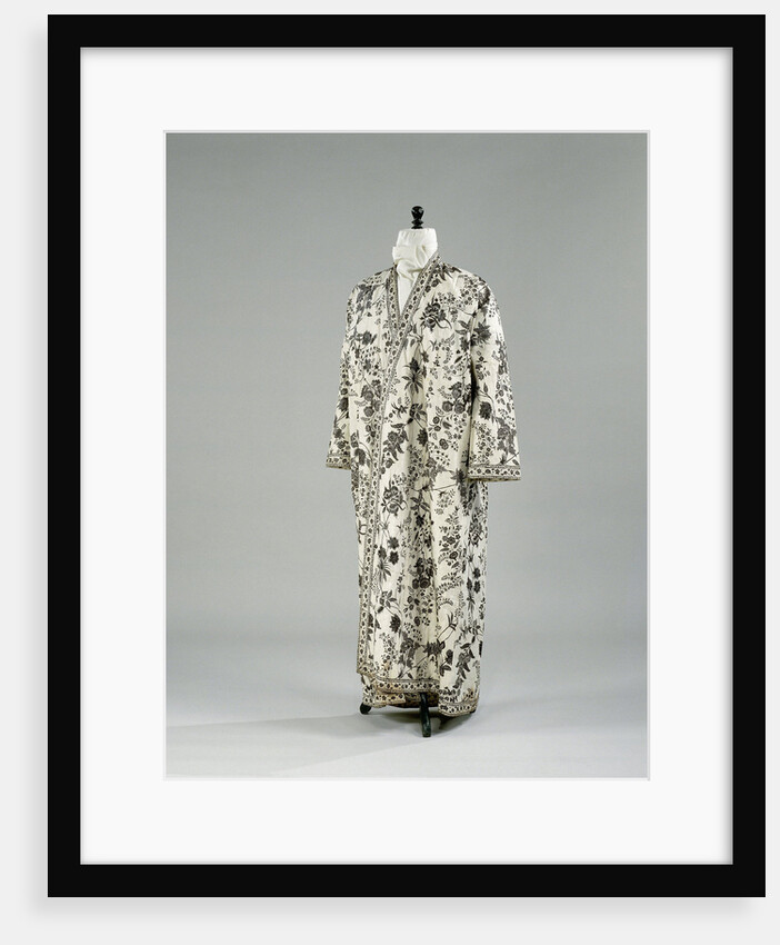 Robe of chintz with floral motif on white ground, lined with white cotton printed with a pattern of brown acorns by Anonymous