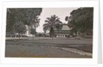 The house and office of the inspector of the Deli Maatschappij in Bindjai Langkat in Sumatra by Anonymous