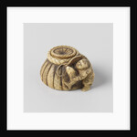 Netsuke, Representation of a combination with fruit. On one of the pulses is a ladybug and a tomato is an inscription by Anonymous