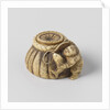 Netsuke, Representation of a combination with fruit. On one of the pulses is a ladybug and a tomato is an inscription by Anonymous