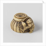 Netsuke, Representation of a combination with fruit. On one of the pulses is a ladybug and a tomato is an inscription by Anonymous