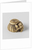 Netsuke, Representation of a combination with fruit. On one of the pulses is a ladybug and a tomato is an inscription by Anonymous