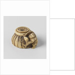 Netsuke, Representation of a combination with fruit. On one of the pulses is a ladybug and a tomato is an inscription by Anonymous
