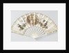 Folding fan with double sheet of paper on which a round, cut stipple engraving depicting a seated woman surrounded by lovers on both sides with a chinoiserie figure with silk clothes by Anonymous