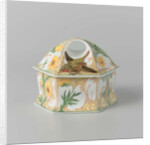 Lid of a bonbonnière with flowers and bird by Sam Schellink