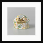 Lid of a bonbonnière with flowers and bird by Sam Schellink
