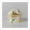 Lid of a bonbonnière with flowers and bird by Sam Schellink