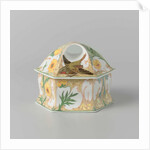 Lid of a bonbonnière with flowers and bird by Sam Schellink