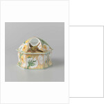 Lid of a bonbonnière with flowers and bird by Sam Schellink
