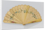Brisé fan of wood, partially painted with flowers and fully varnished by Gijs Bosch Reitz