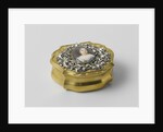 Snuffbox with a breast ornament with a portrait of Queen Mary, Henri La Pierre by Anonymous
